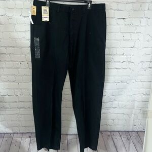 38x32 Haggar comfort waist black dress pants. New with tag. Classic fit.…